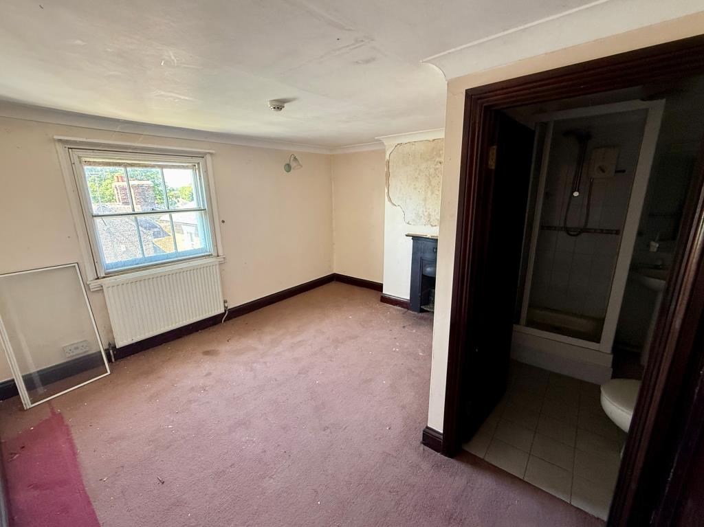 Lot: 84 - FORMER PUB WITH SEVEN LETTING ROOMS WITH POTENTIAL - Bedroom two